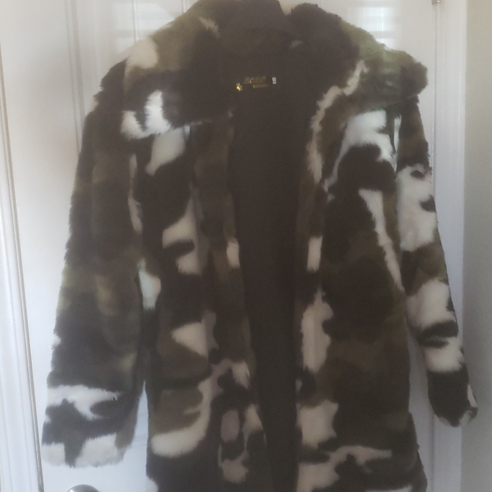 A camo fur jacket - Picture 2 of 2